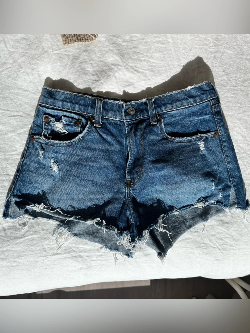 Abercrombie the mom short denim cut off shorts, 26 / 2